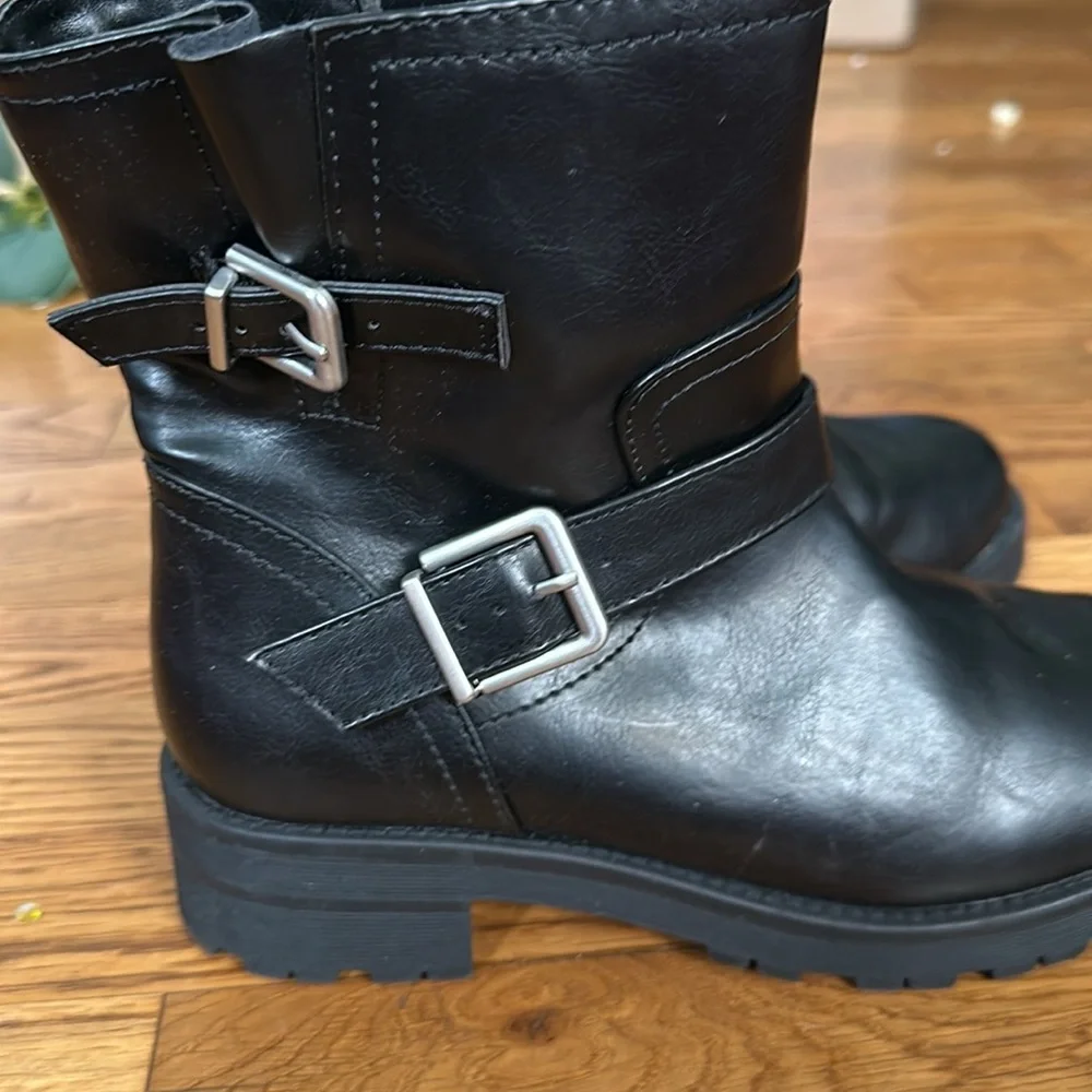 Black buckle boots. -previously owned Goth? Pirate costume? - Picture 4 of 8